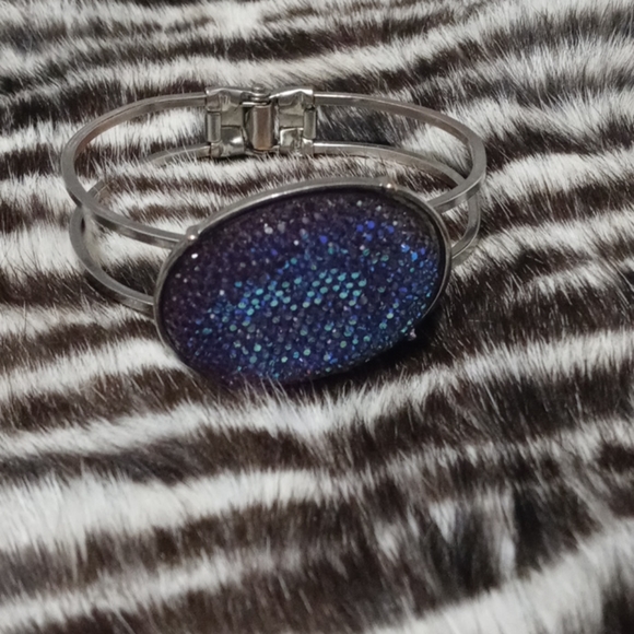 Circlet cuff bracelet - Picture 5 of 5